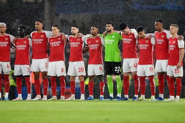 Arsenal fans fearing for this season with desperately thin squad as forgotten man appears in team photo