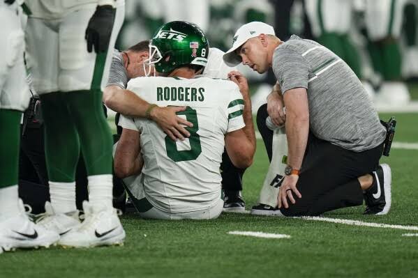 NY Jets provide encouraging Aaron Rodgers injury update after another scare