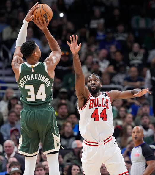 Coby White’s Career Night Lifts Bulls past Bucks in…