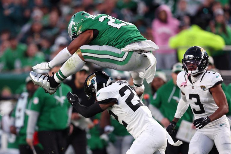 NFL’s Play of the Year: Eagles Star Dissects Saquon Barkley’s Jaw-Dropping Reverse Hurdle