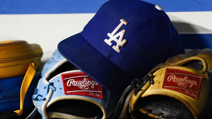 Dodgers fortify pitching staff: Pre-Arbitration deal reached