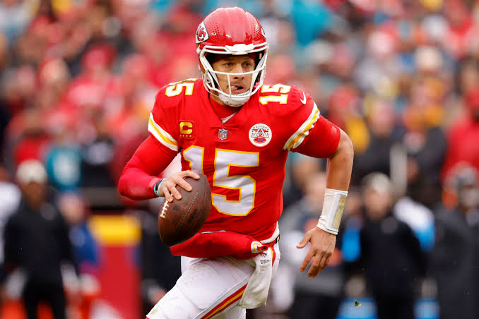 Breaking: Mahomes Shakes Off Injury,Returns to Lead Chiefs