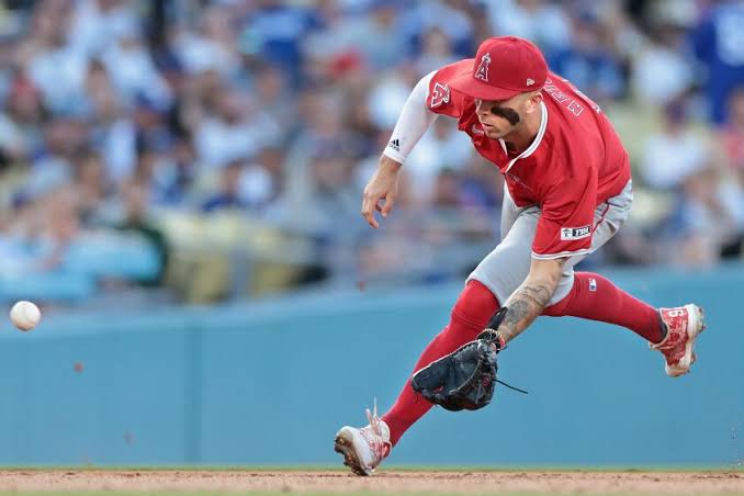 Shortstop Showdown: Angels Face Uncertainty as Star Recovers from…