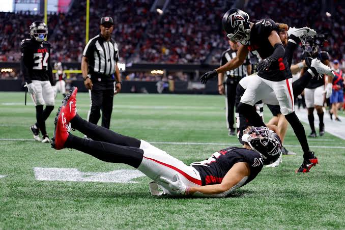 Breaking: Falcons Drake London injured after impressive…