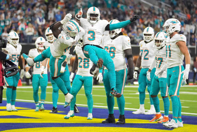 Dolphins’Offense Humming: Tyreek Hill’s Third TD Put Miami Up…