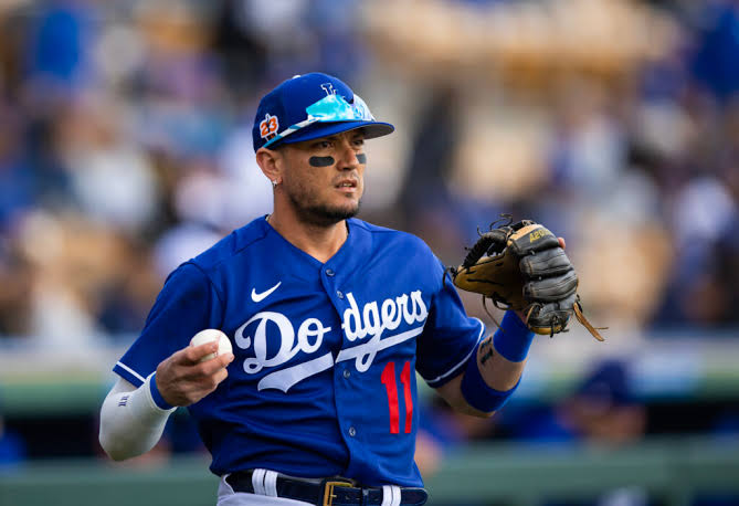 Breaking: Miguel Rojas to remain with Dodgers in 2025