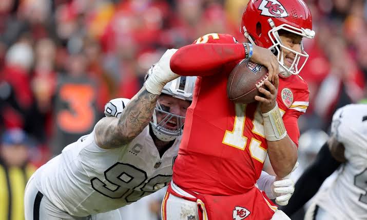 Classy Response: Patrick Mahomes Shows Class, Defends Struggling Teammate After Tough Game vs. Raiders