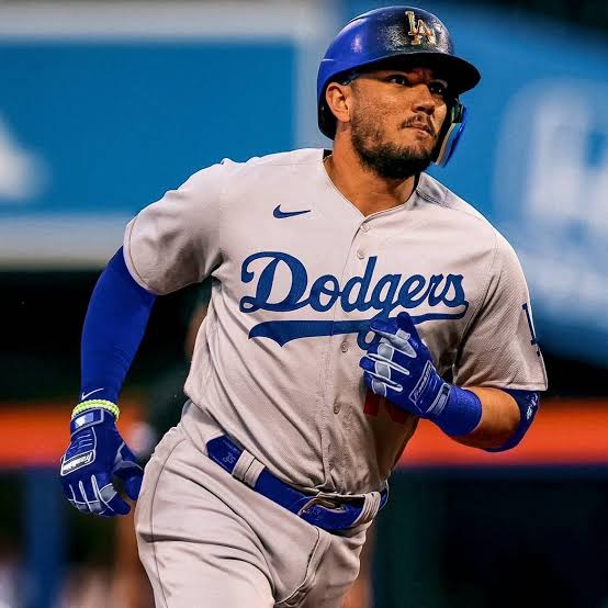 Miguel Rojas to Stay in LA: Dodgers Exercise Club Option