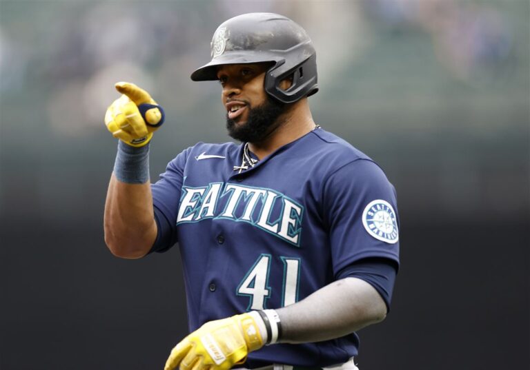 Breaking: Former Mariners First Baseman Strikes Gold With First Career Award