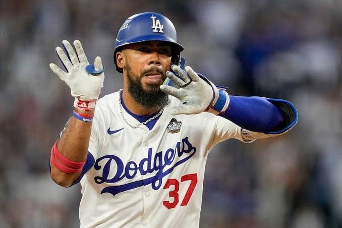 Breaking: Teoscar Hernandez to Beantown: Red Sox Emerge as Surprise Suitor for Coveted Outfielder