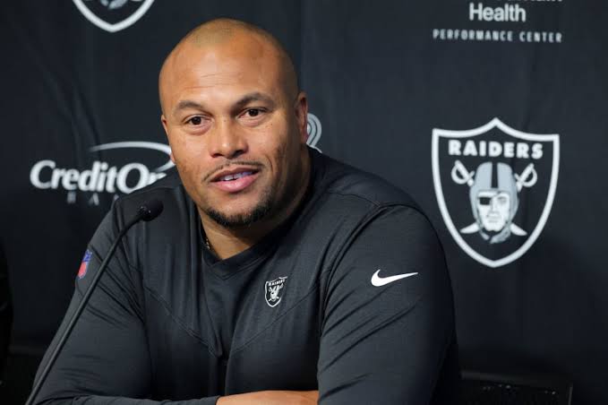 Raiders’ Fans Rejoice! NFL Insider Hints at Antonio Pierce’s Close Departure