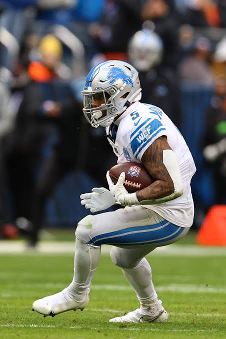 Montgomery’s Playoff Push: Lions’ RB Aims for Early Return to Spark Postseason Ruin