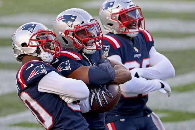 Breaking: Patriots Linebacker Unleashes Fury on Fans: Linebacker’s Insensitive Comment Sparks Heated Controversy