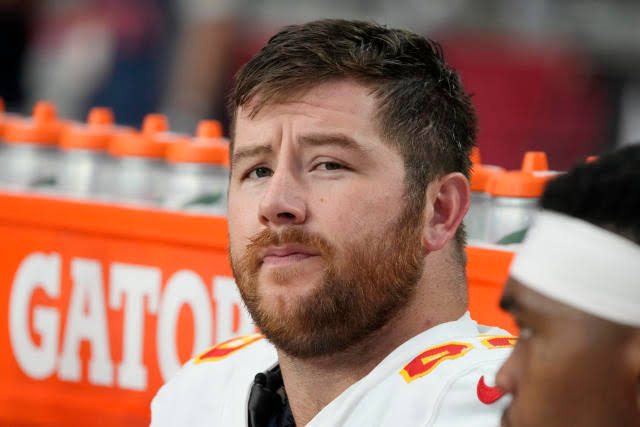 Joe Thuney to the Rescue: Chiefs’ OL Slides to Left Tackle for Postseason Run