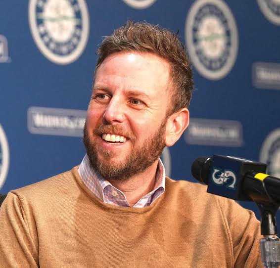 Breaking: Former Mariners Rotation Stalwart Signs with NL Contender